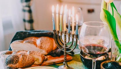 熊猫体育APP-纽卡斯尔联客场0-2不敌利物浦，联赛24轮不败纪录终结，纽卡斯尔3_2利物浦